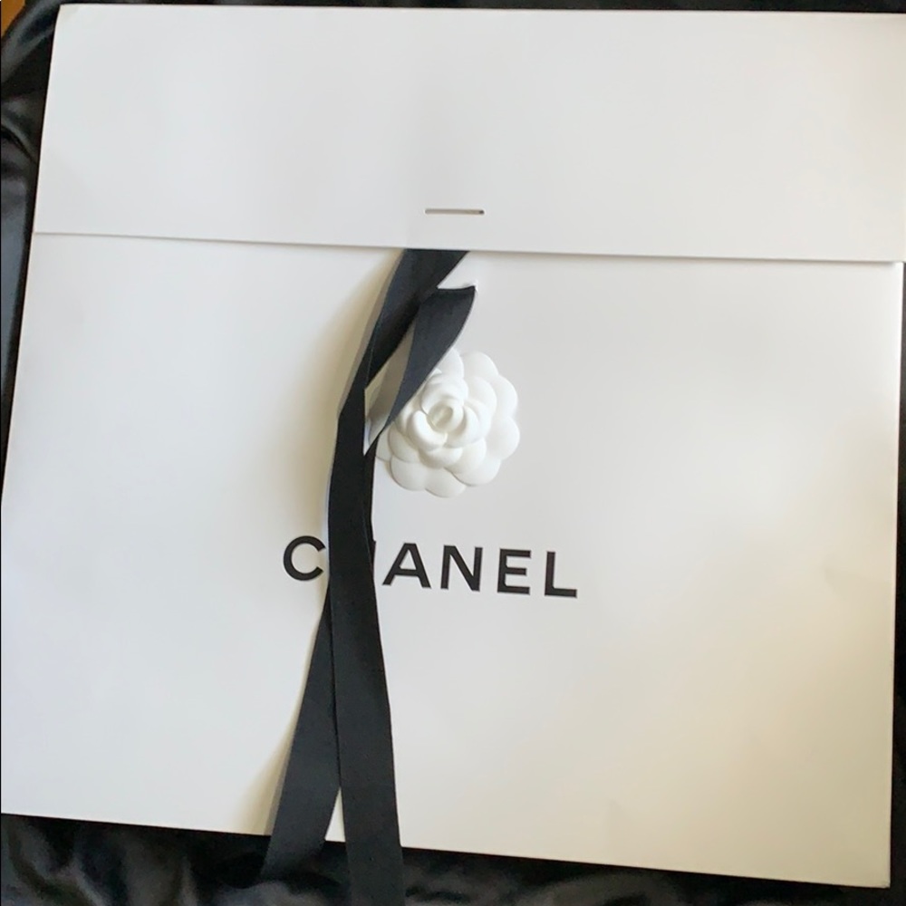 Chanel Gift Bag, Chanel Shopping Bag View 4